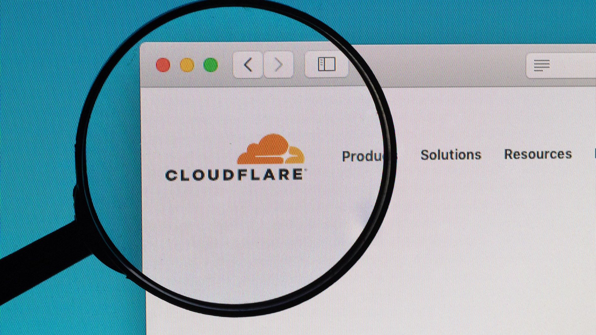 AI Labyrint: Cloudflareův nový nástroj klame AI vyhledávače falešnými webovými stránkami