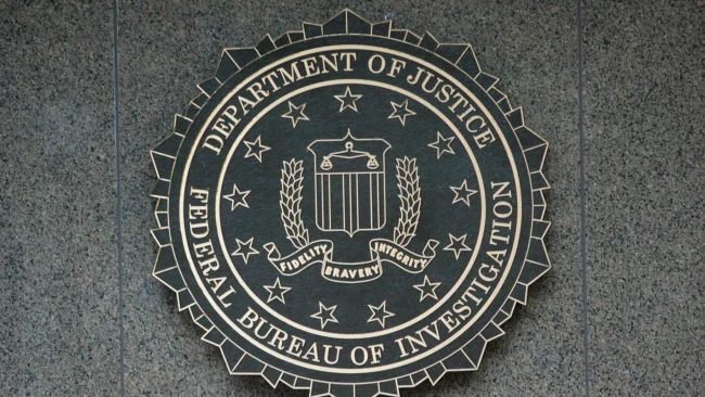 Zpr&aacute;va FBI odhaluje, že podvodn&iacute;ci v roce 2024 ukradli v&iacute;ce než 16 miliard dolarů