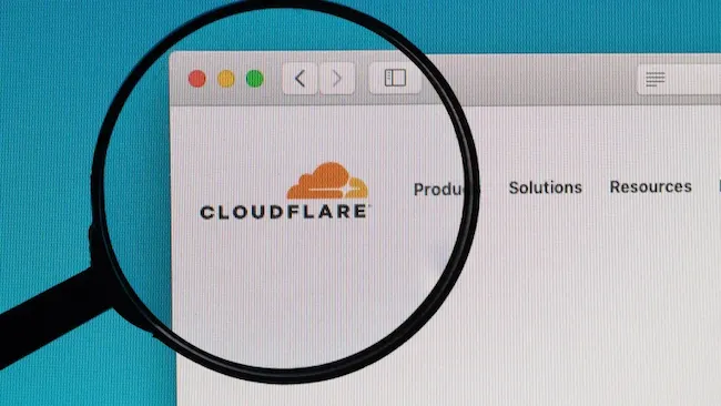 Cloudflare umožňuje str&aacute;nk&aacute;m &uacute;čtovat AI boty pomoc&iacute; &sbquo;Pay Per Crawl&lsquo;