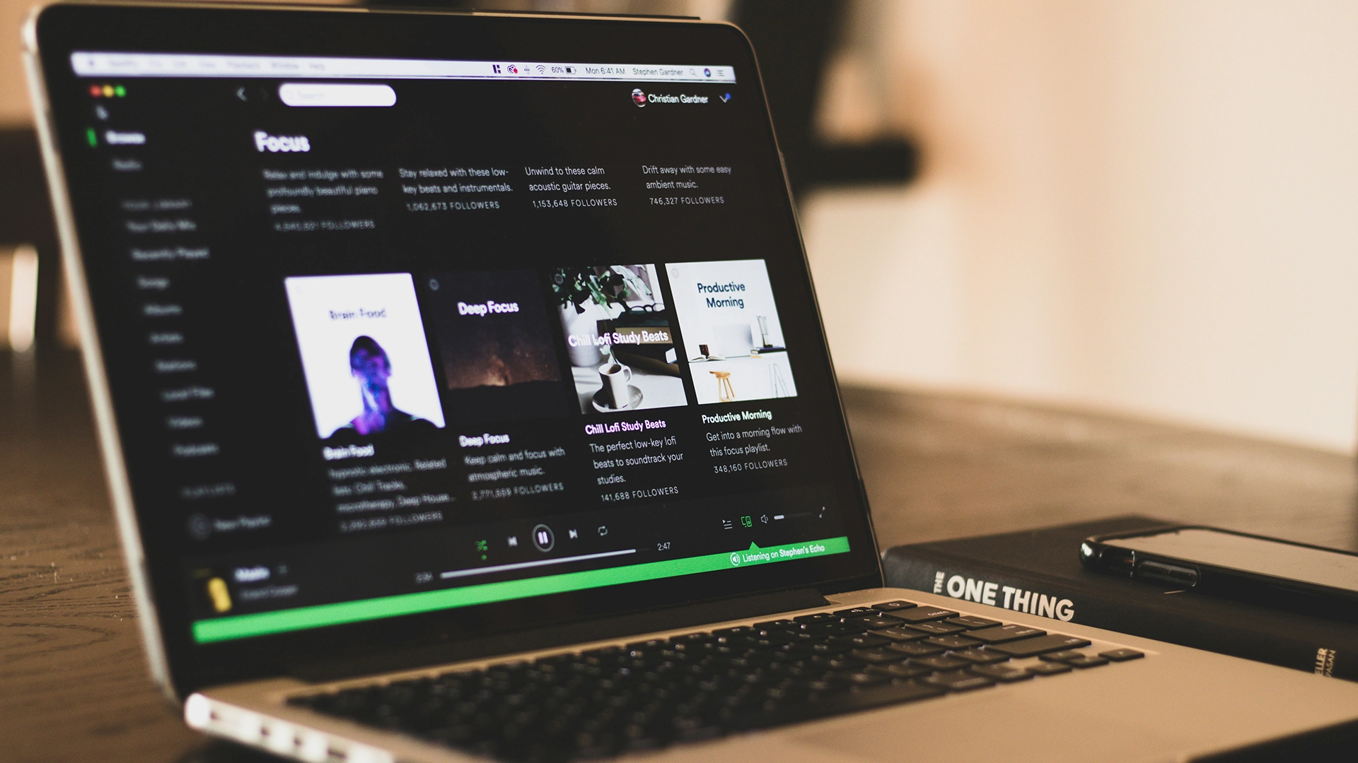 Spotify publikuje písně generované umělou inteligencí pod jmény zesnulých umělců bez jejich svolení.