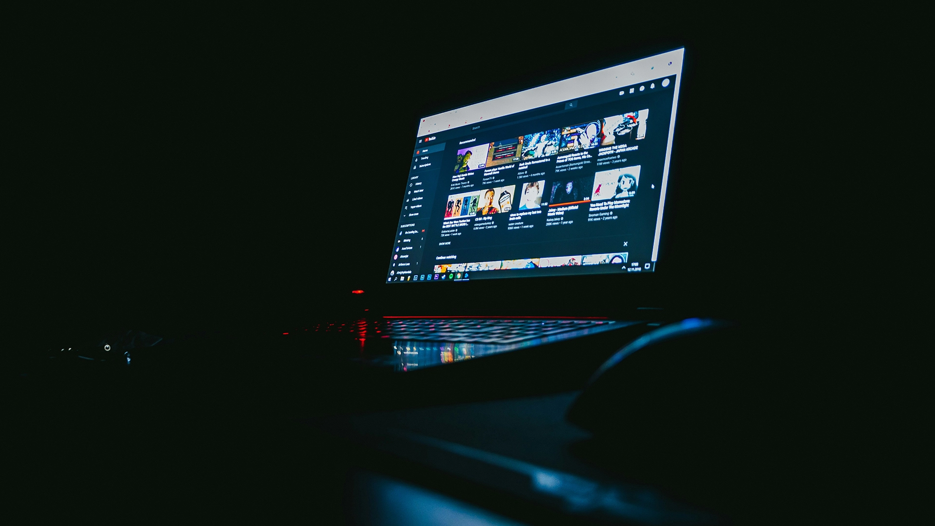 YouTube tajně používal umělou inteligenci k úpravě videí tvůrců bez jejich souhlasu